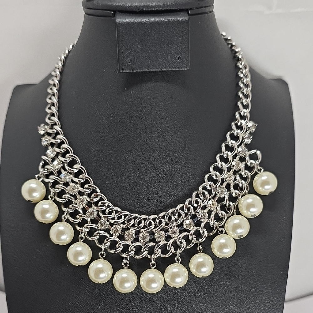 Premier Designs Silver and Pearl Necklace